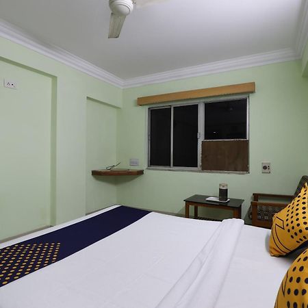 Spot On Hotel Hilltop فَدودارا المظهر الخارجي الصورة