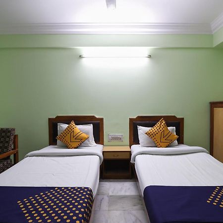 Spot On Hotel Hilltop فَدودارا المظهر الخارجي الصورة