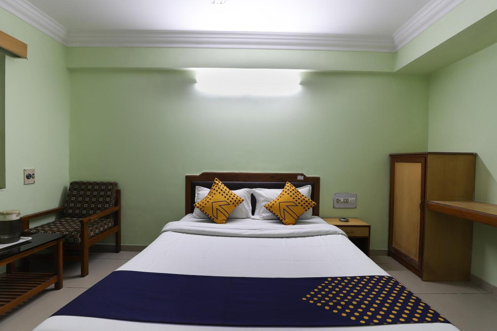Spot On Hotel Hilltop فَدودارا المظهر الخارجي الصورة