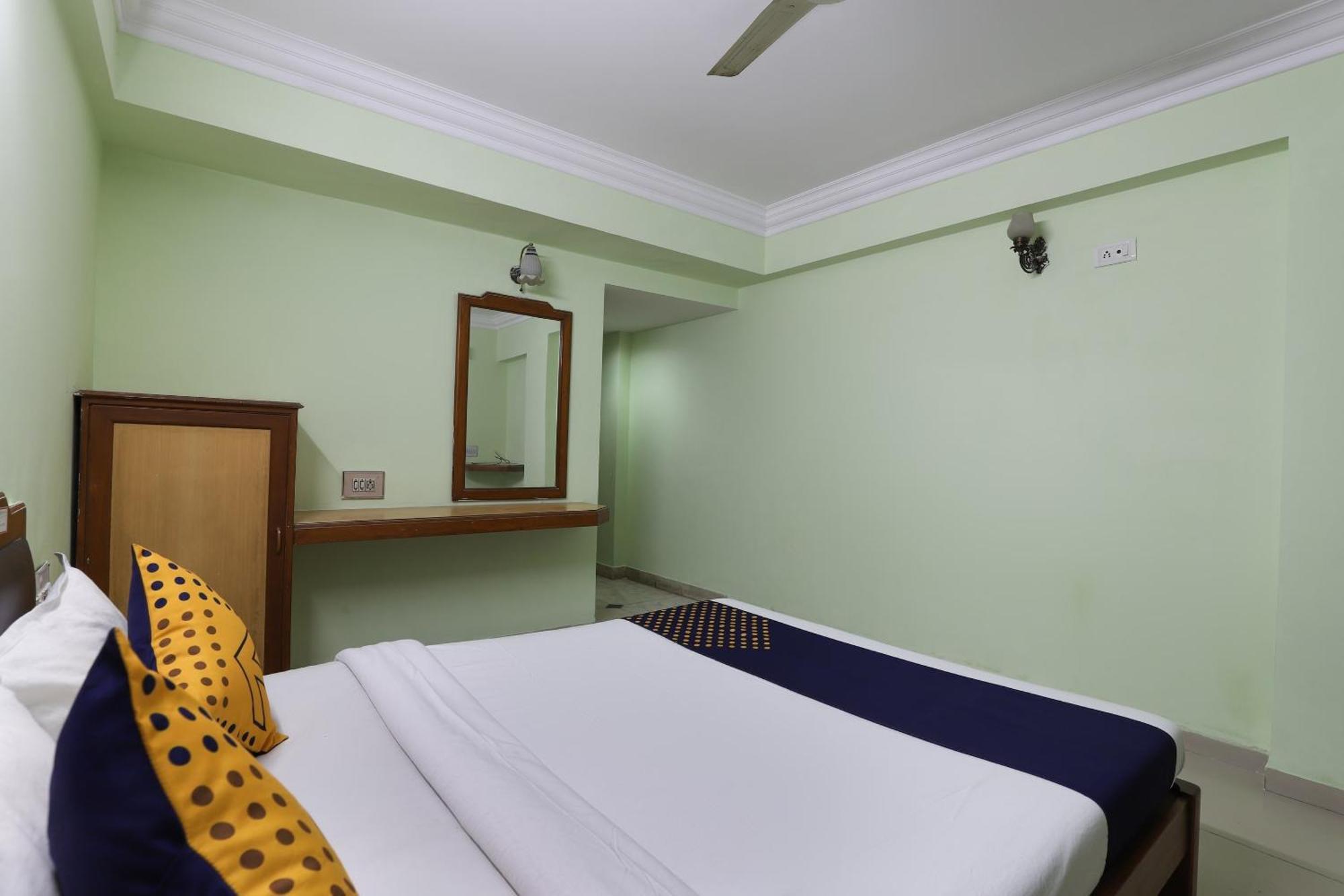 Spot On Hotel Hilltop فَدودارا المظهر الخارجي الصورة