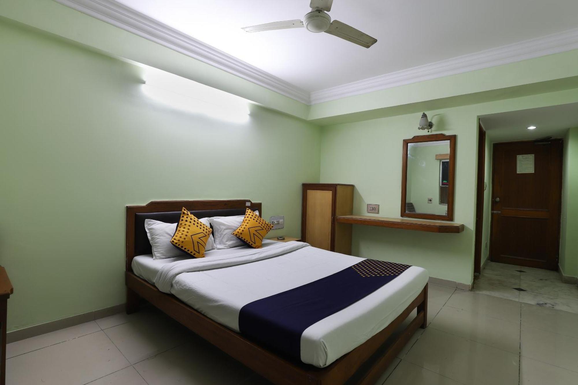 Spot On Hotel Hilltop فَدودارا المظهر الخارجي الصورة