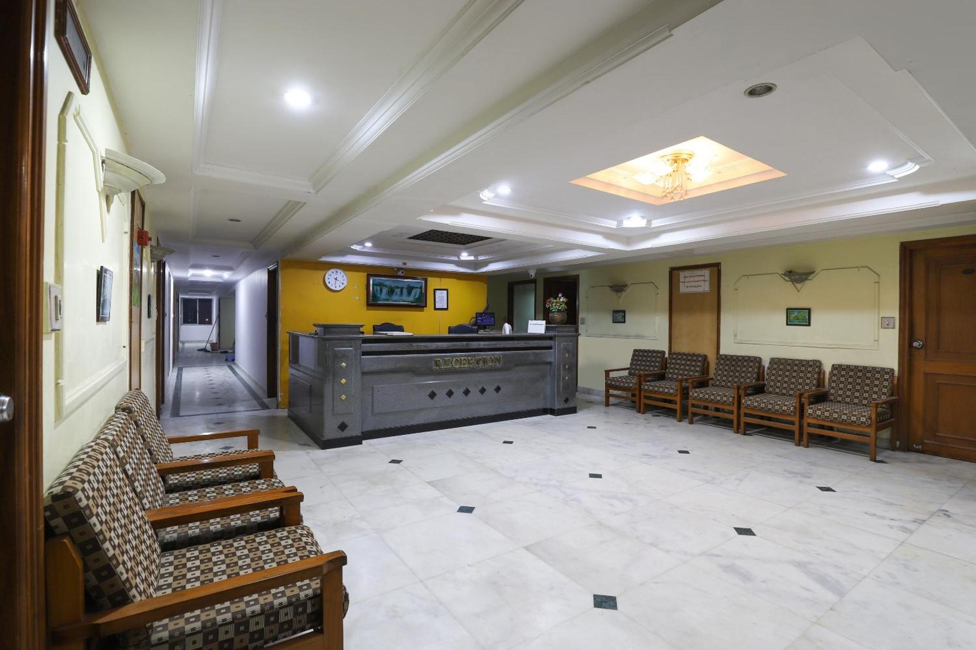 Spot On Hotel Hilltop فَدودارا المظهر الخارجي الصورة