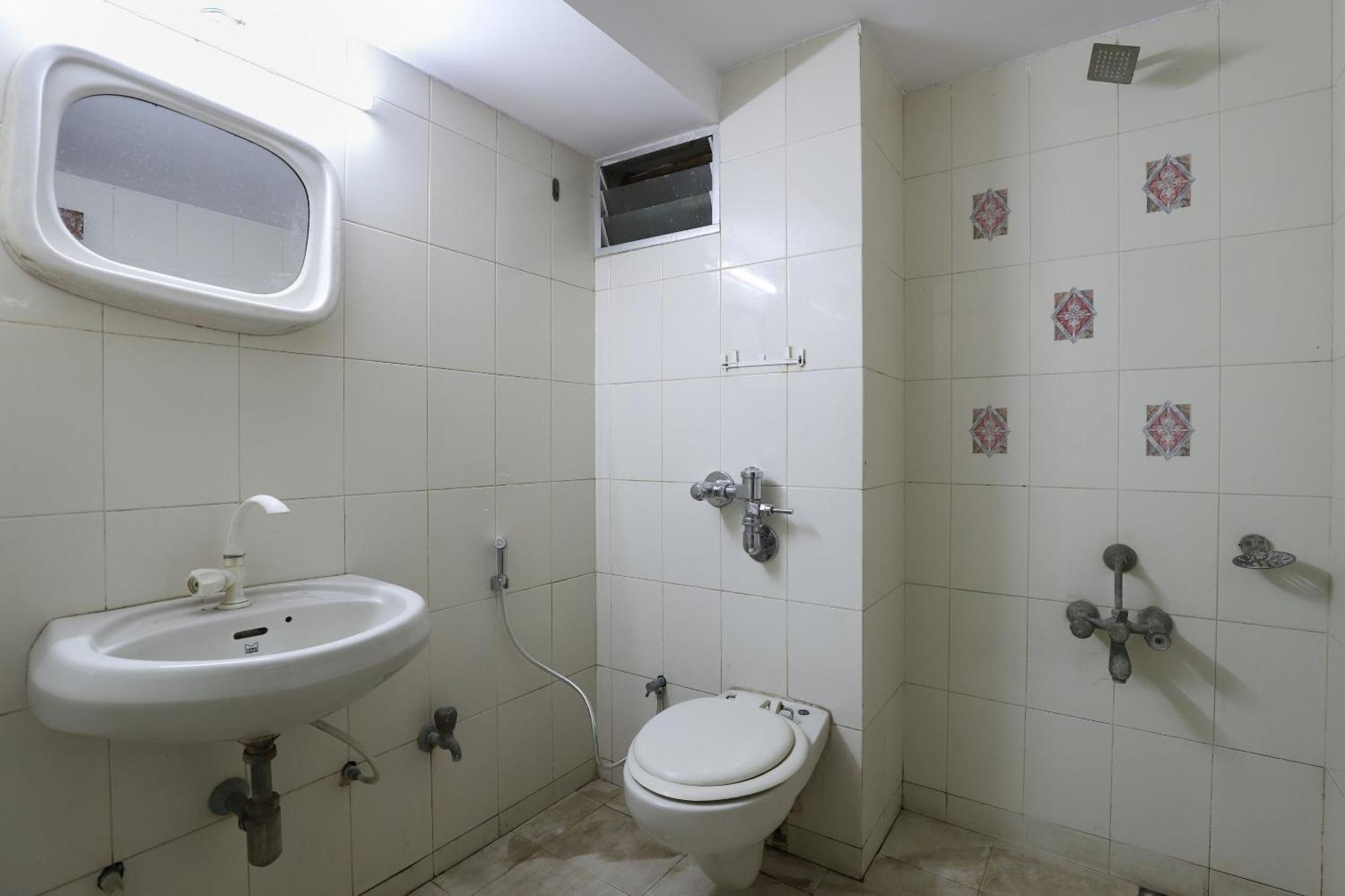 Spot On Hotel Hilltop فَدودارا المظهر الخارجي الصورة
