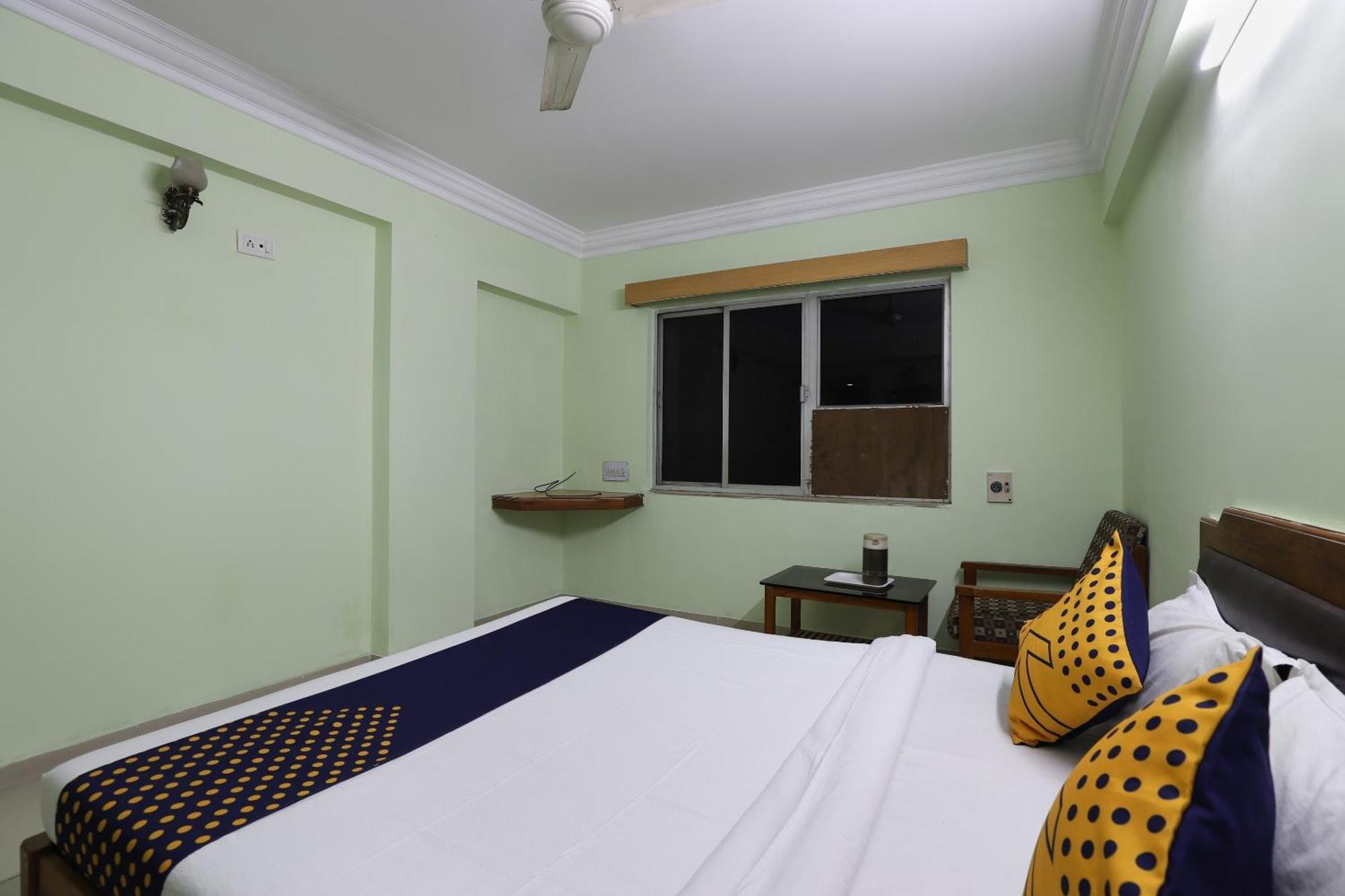 Spot On Hotel Hilltop فَدودارا المظهر الخارجي الصورة